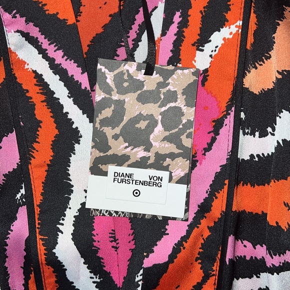 Women's Long Satin Disco Zebra Pink Robe - DVF x Target XXS NWT - Picture 5 of 7